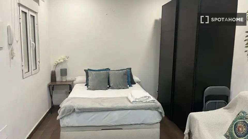 Bedroom of Flat for rent in Madrid  with Air Conditioner, Heating and Furnished