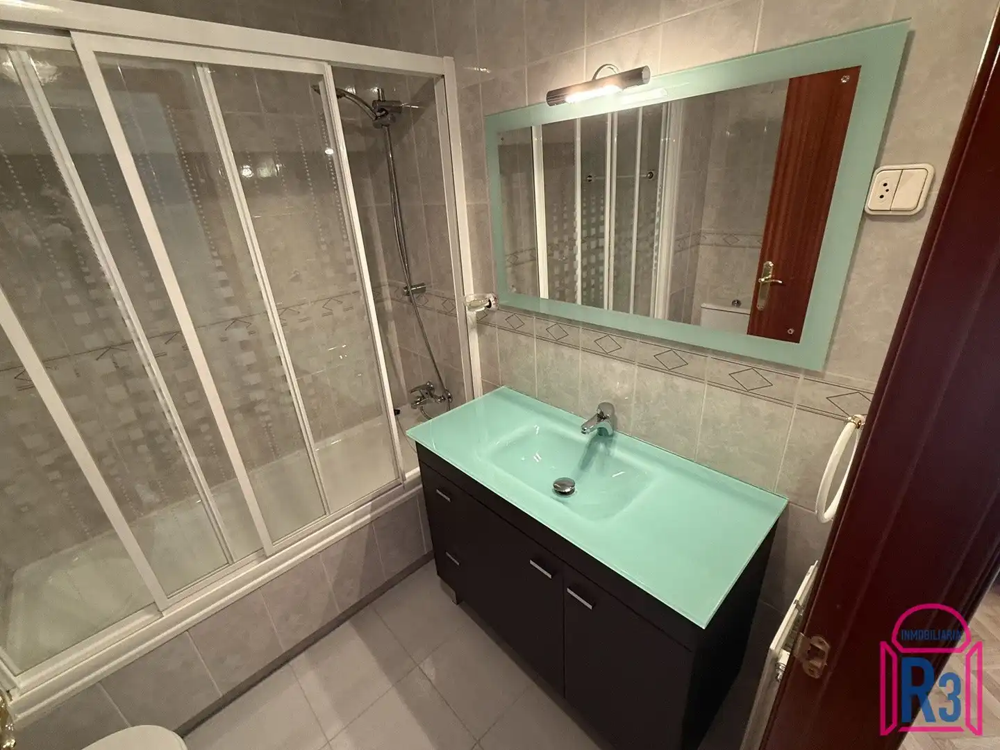 Bathroom of Flat for rent in Las Eras de Renueva