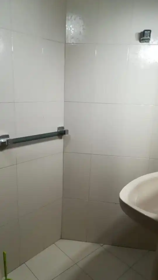 Badezimmer von Erdgeschoss zum Verkauf in Santiago de Compostela  mit Heizung und Möbliert