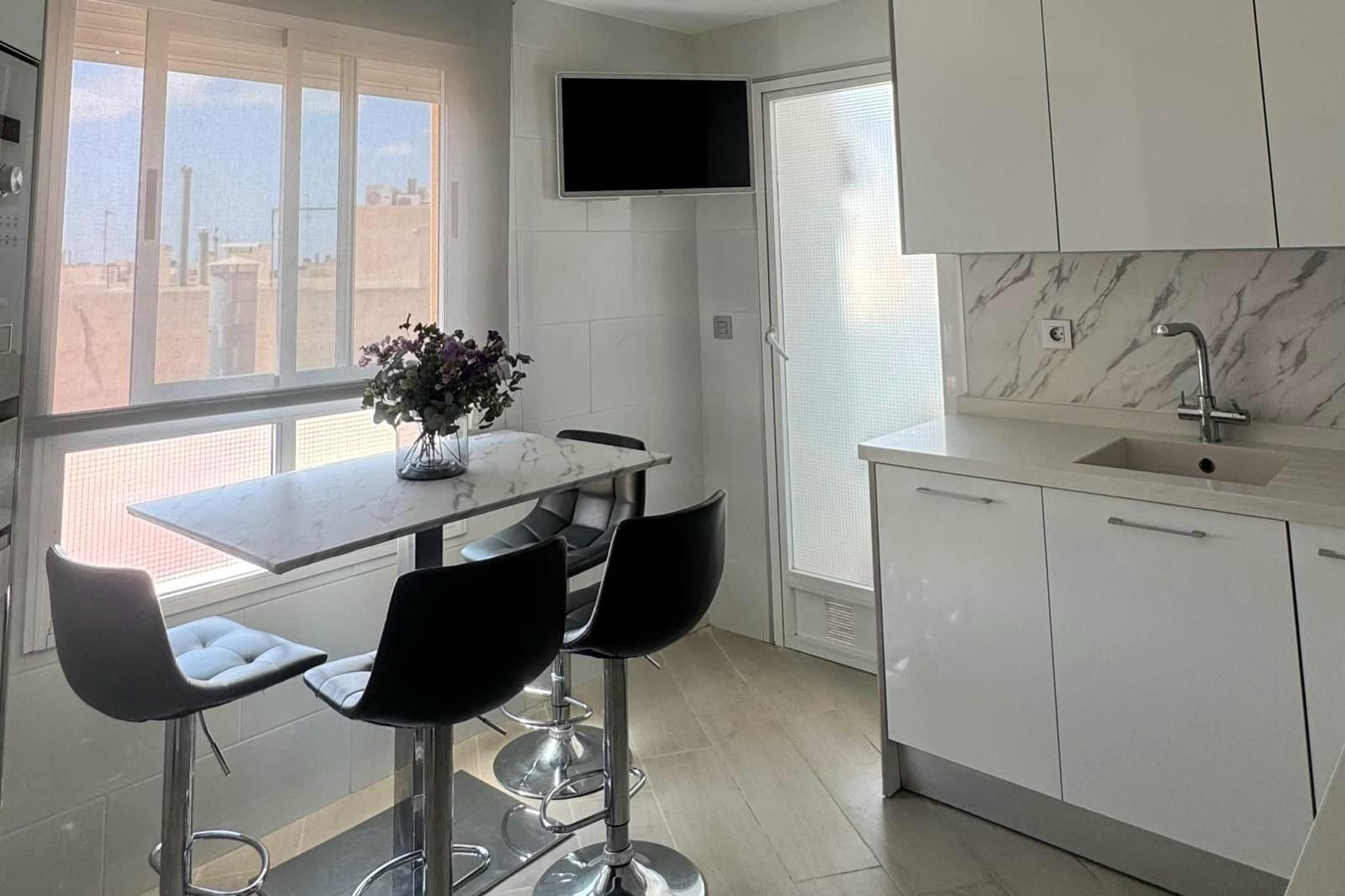Kitchen of Flat for sale in Elche / Elx  with Air Conditioner, Heating and Balcony