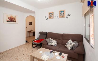 Living room of Flat for sale in  Sevilla Capital  with Air Conditioner, Heating and Furnished