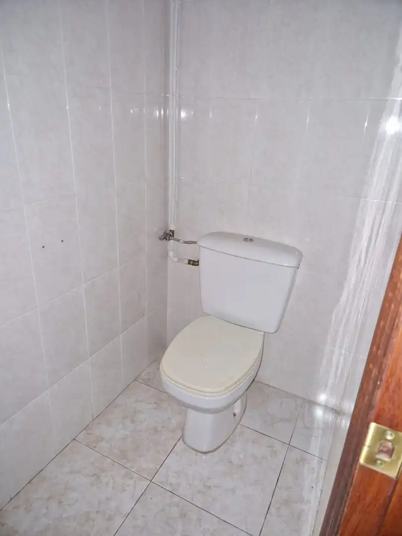 Bany de Local de lloguer en Avilés