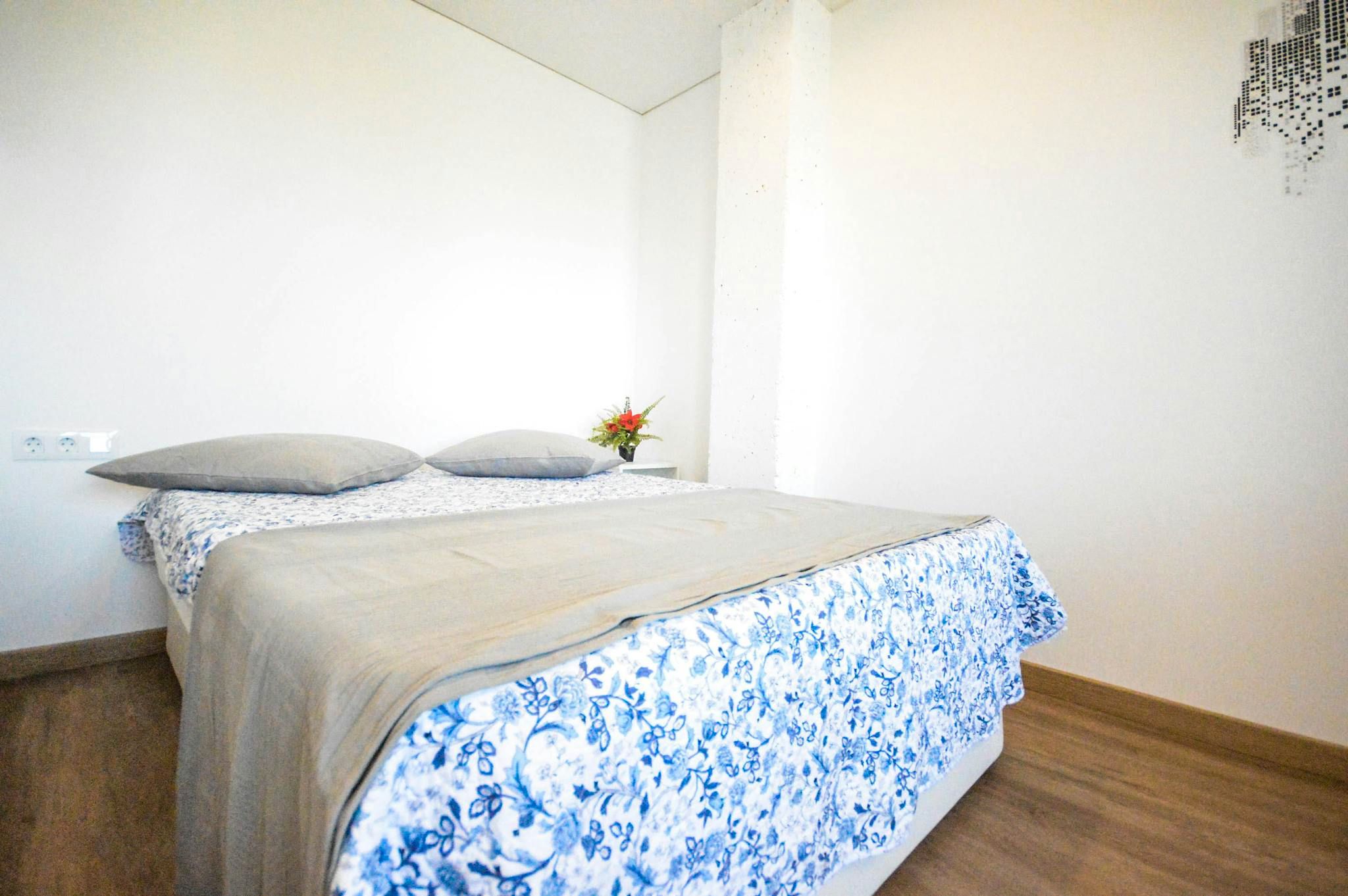 Dormitori de Pis de lloguer en  Valencia Capital amb Aire condicionat, Moblat i Rentadora