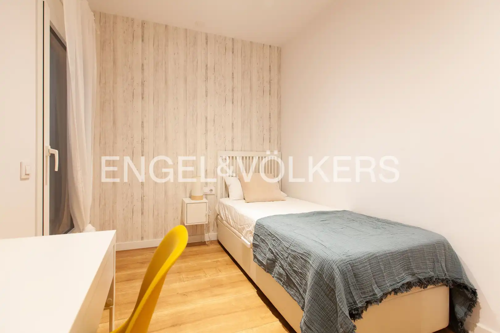 Schlafzimmer von Wohnung zum Verkauf in Barcelona mit Klimaanlage, Heizung und Privatgarten