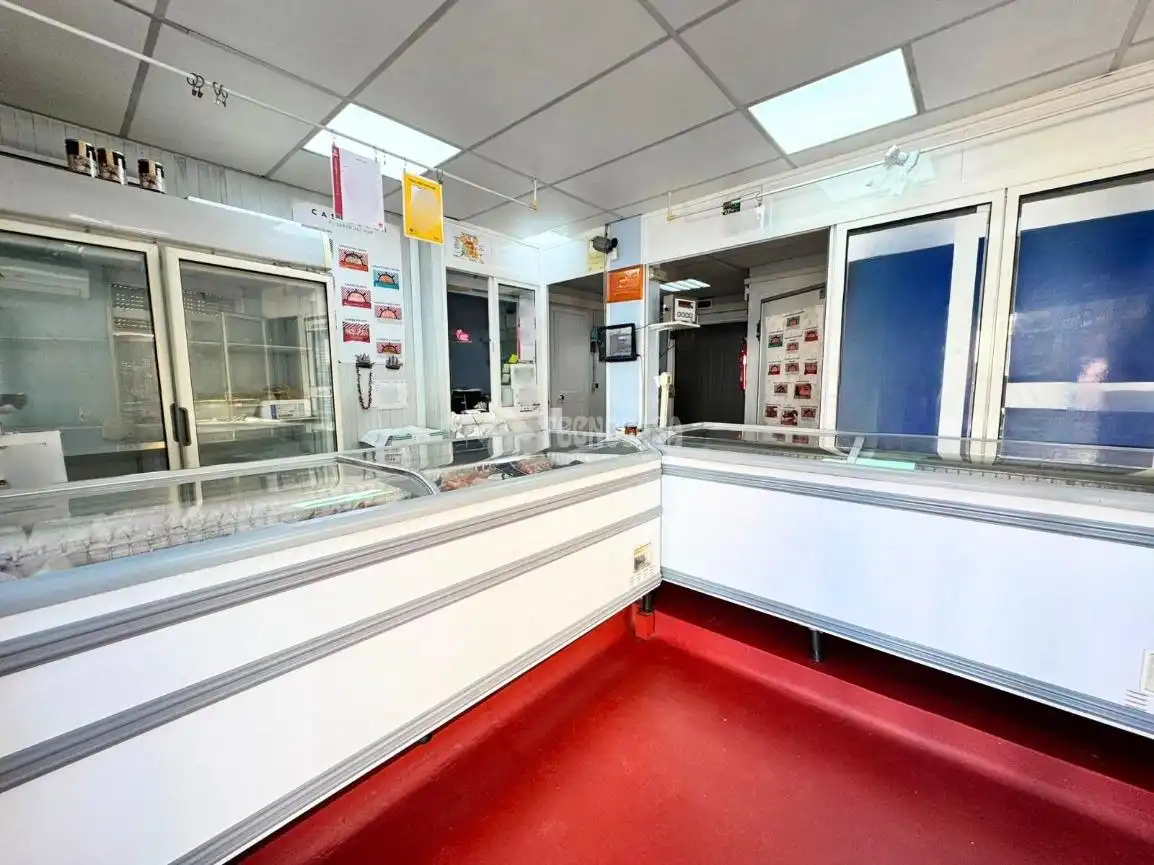 Cuina de Local en venda en Fuengirola amb Aire condicionat i Moblat