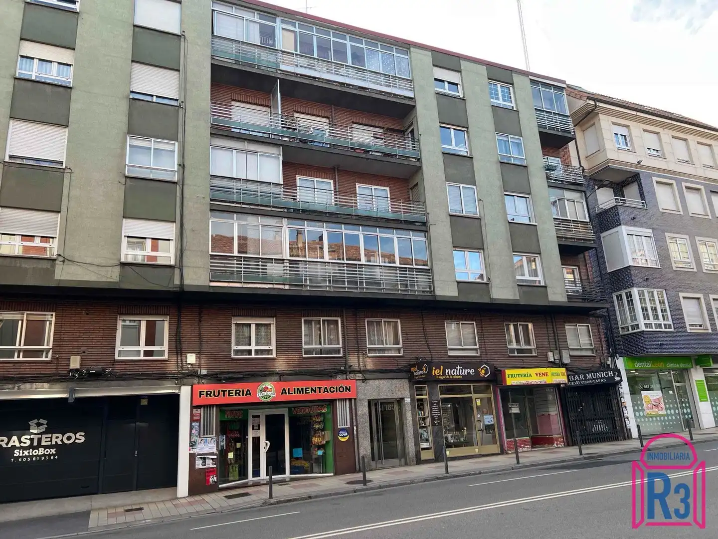 Exterior view of Flat for sale in León Capital   with Heating, Terrace and Storage room