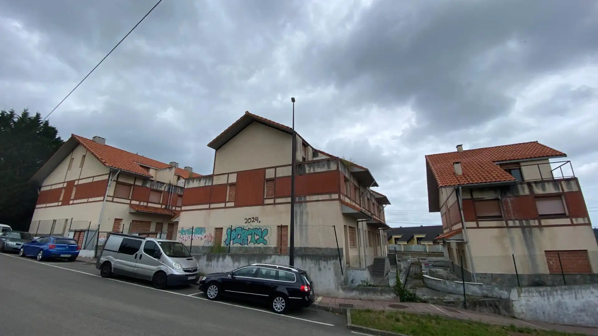 Außenansicht von Gebäude zum Verkauf in Cartes