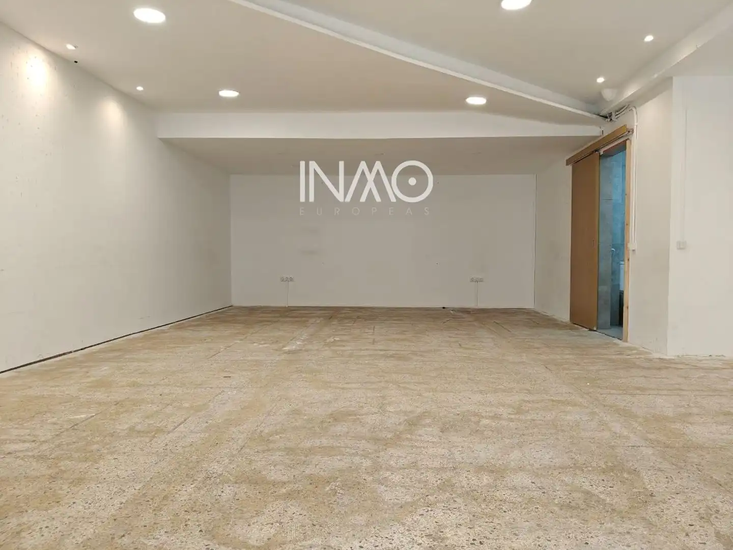 Business premises to rent in Centre