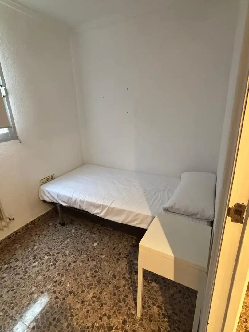 Schlafzimmer von Wohnung zur Miete in Valencia mit Klimaanlage, Heizung und Möbliert