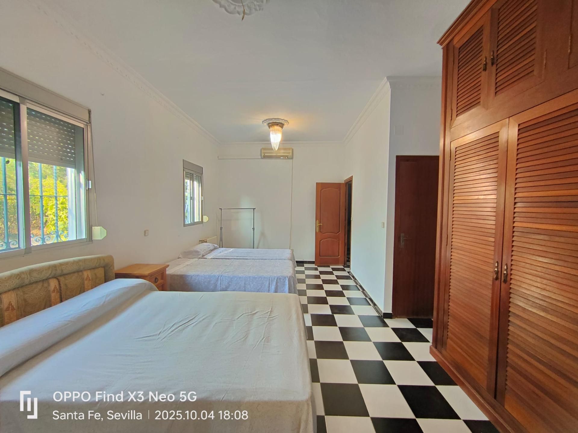 Bedroom of House or chalet for sale in Carmona  with Air Conditioner and Swimming Pool