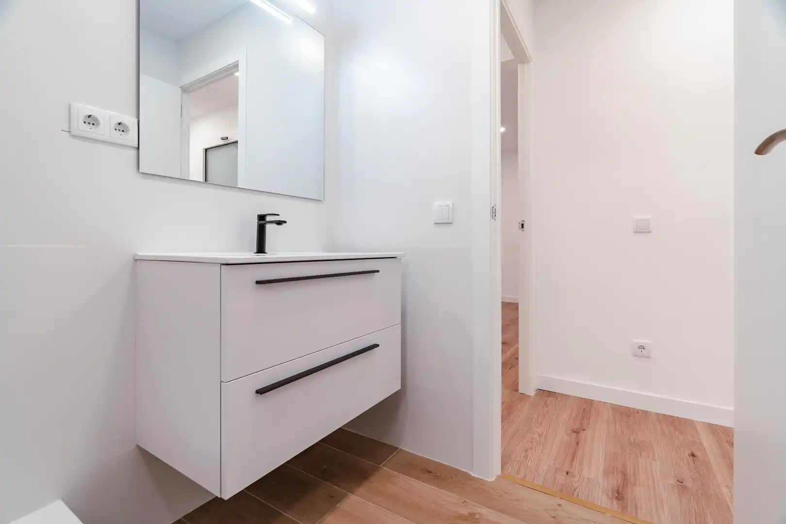 Badezimmer von Wohnung zum Verkauf in Tarragona mit Klimaanlage und Balkon