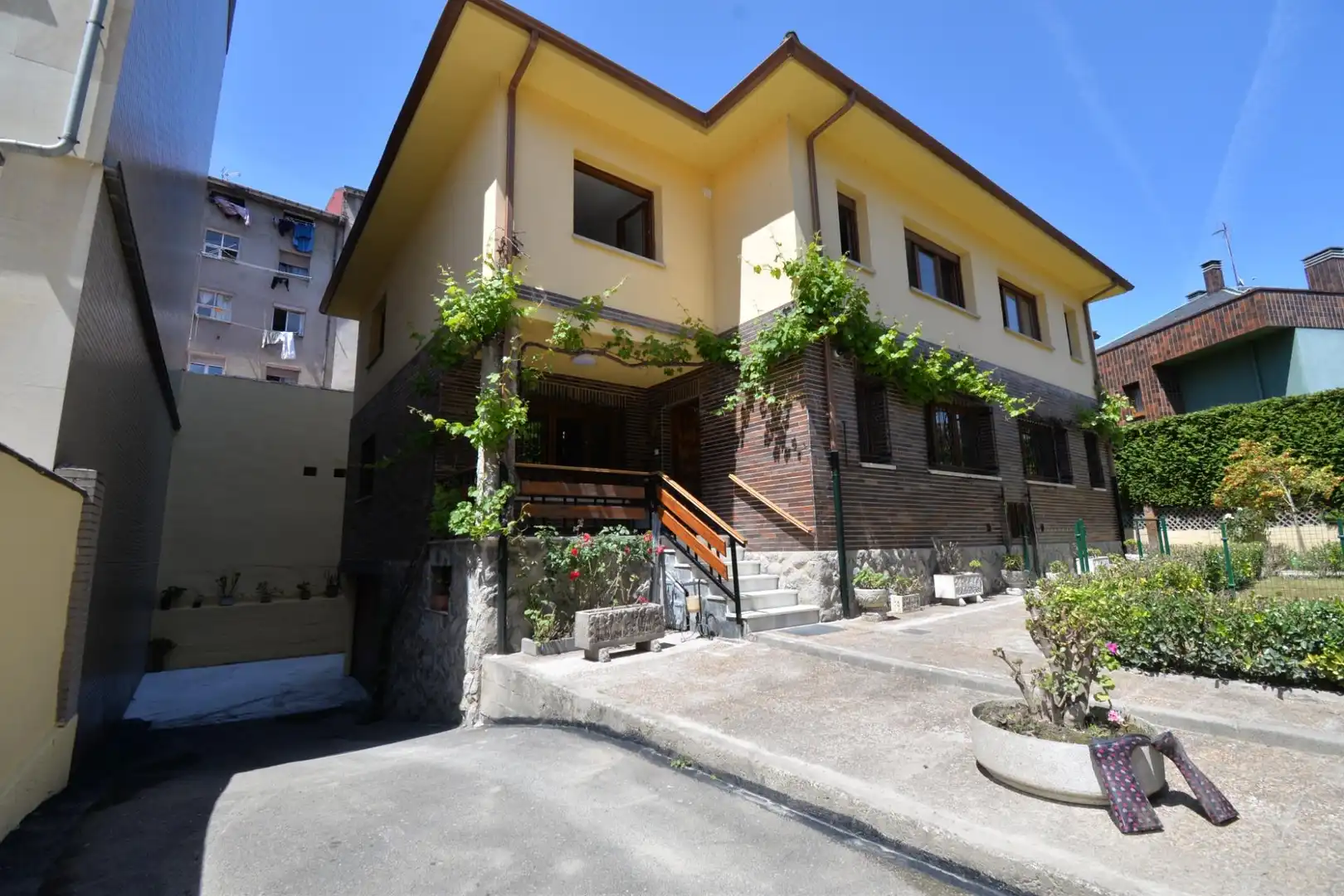 Außenansicht von Haus oder Chalet zur Miete in Oviedo  mit Abstellraum