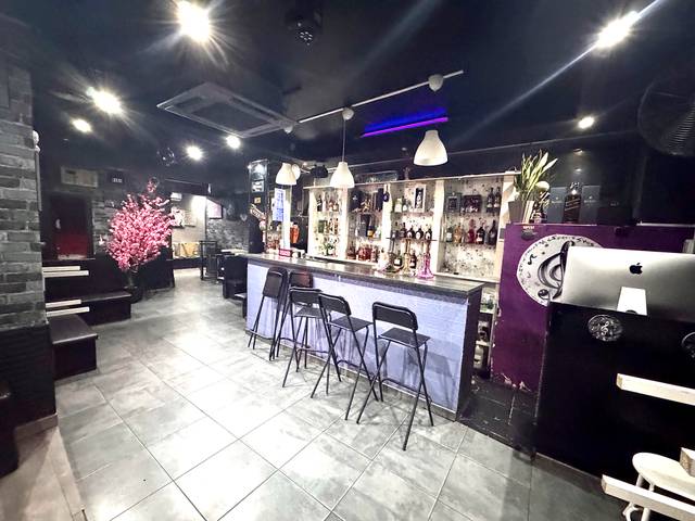 Local comercial en Venta en Avenida de Rafaela Ybarra en Pradolongo