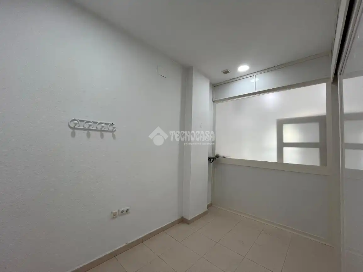 Local comercial de lloguer a Núcleo urbano, imagen 6