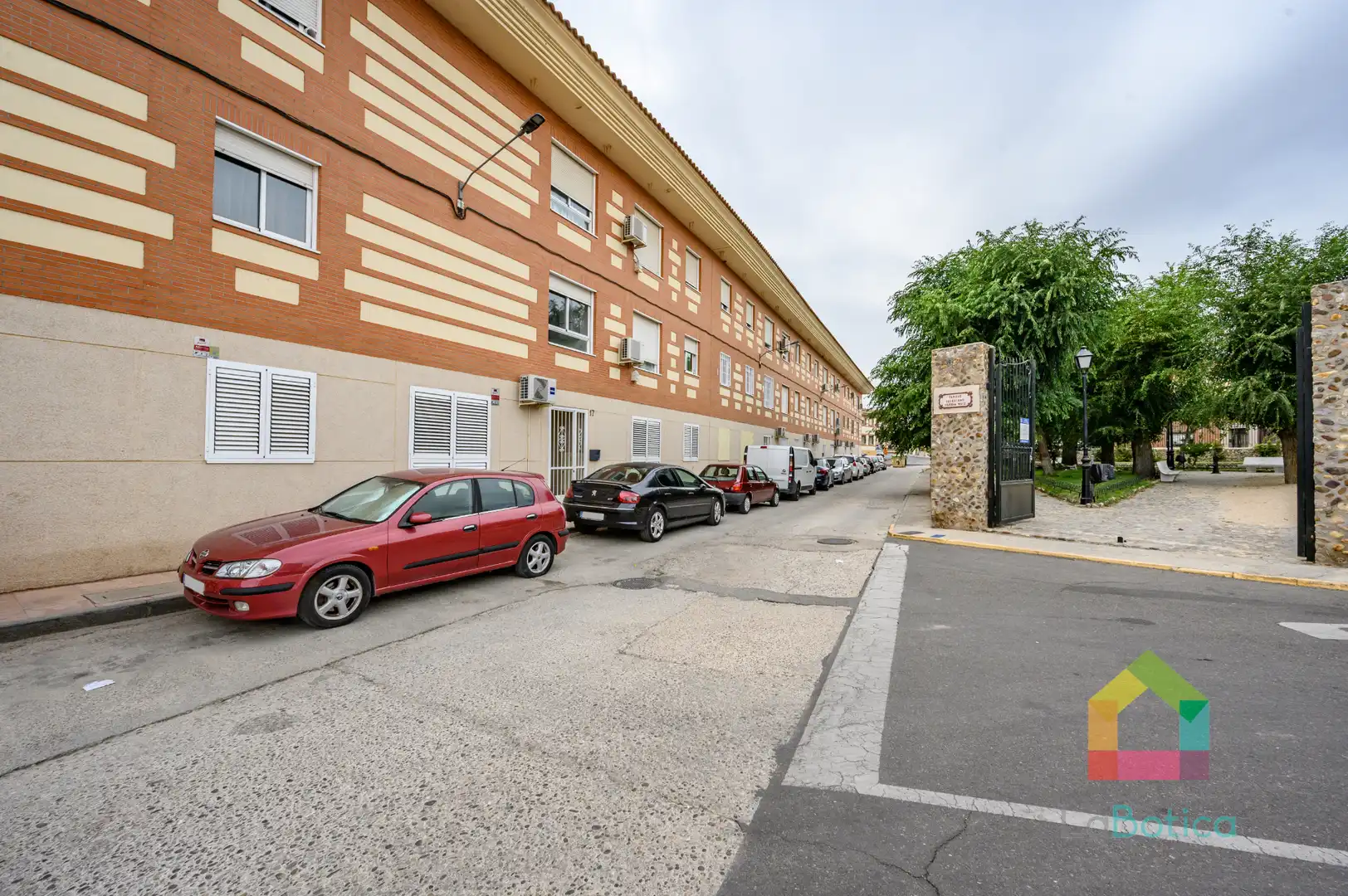 Exterior view of Flat for sale in Gerindote  with Air Conditioner, Heating and Oven