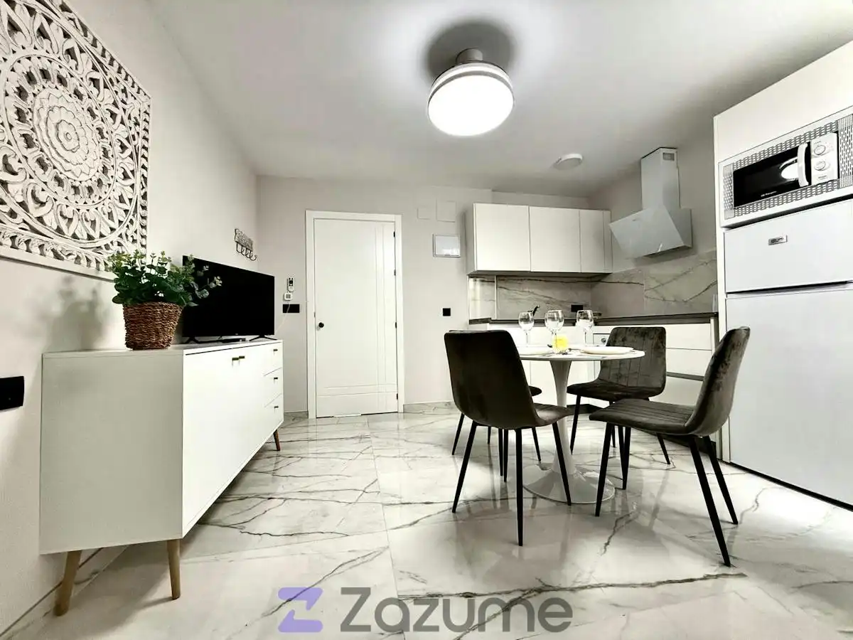 Flat with lift to rent in Pl. de Sta. Marina, imagen 3