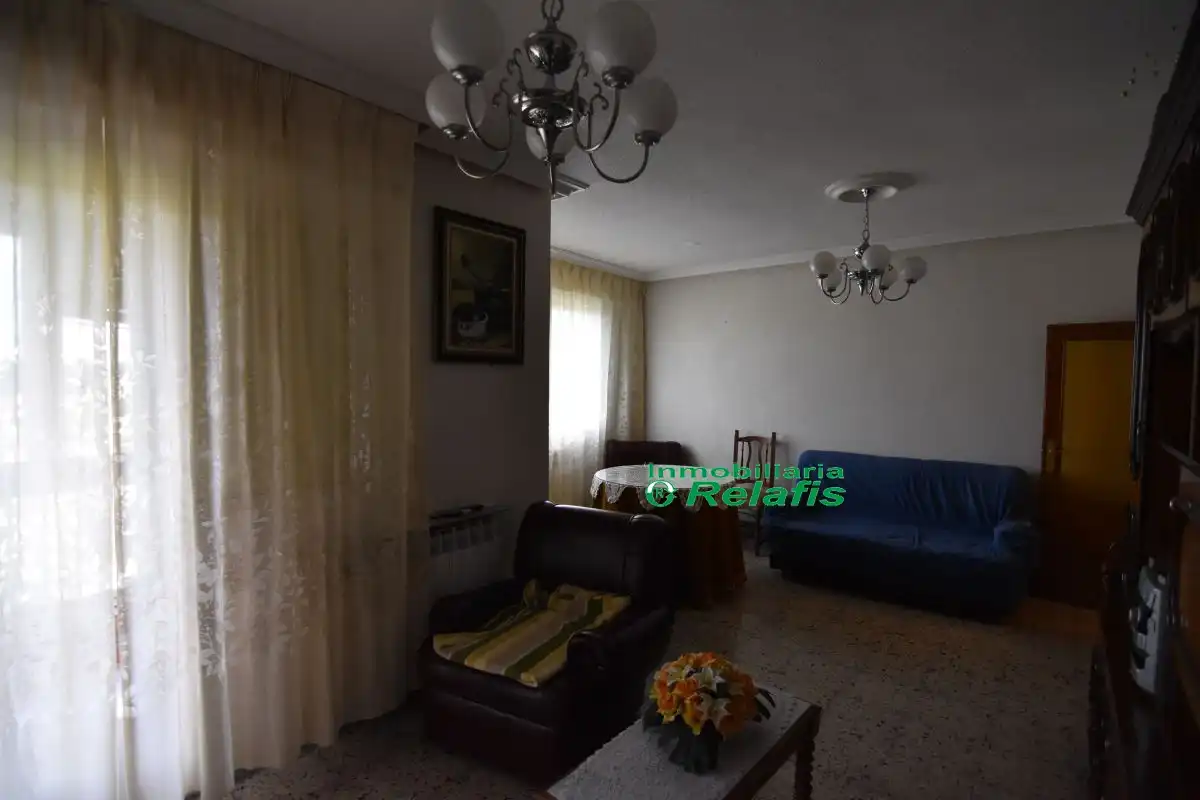 Sala de estar de Piso en venta en Ciudad Rodrigo con Calefacción, Terraza y Amueblado