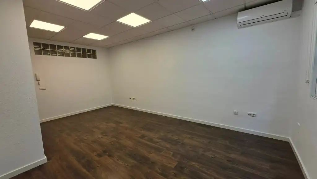 Office for rent in Murcia  with Air Conditioner