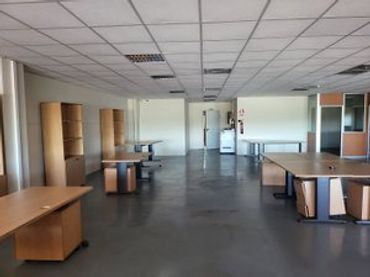 Nau industrial de lloguer a Europolis