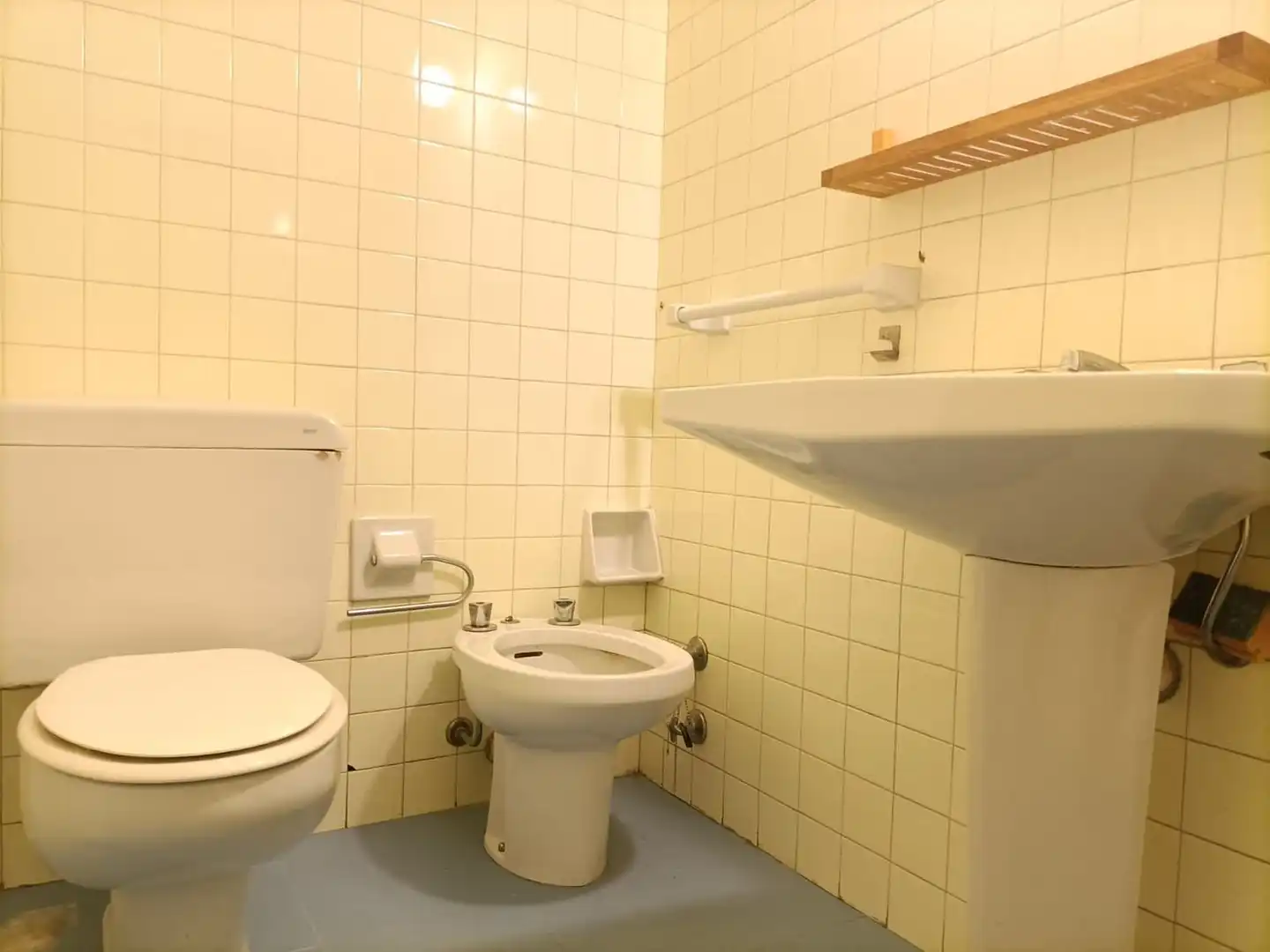Bathroom of Flat for sale in Oviedo   with Heating, Terrace and Storage room
