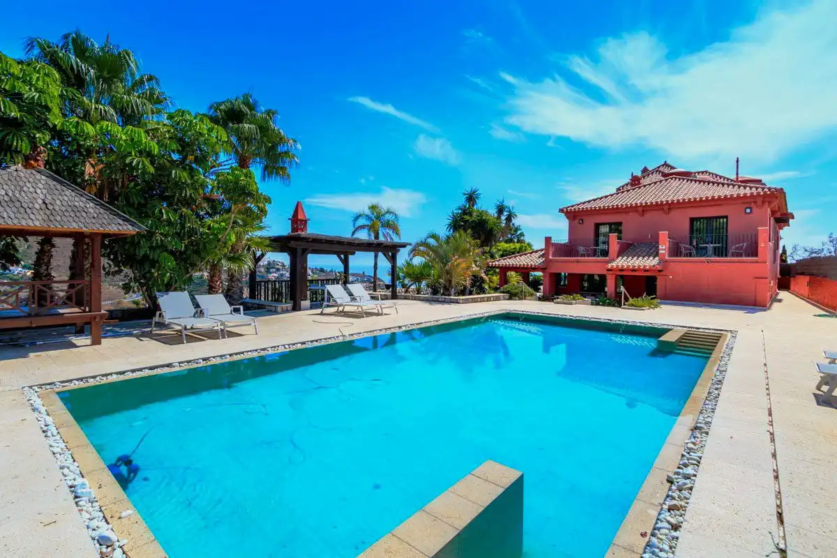 Piscina de Casa o chalet en venta en Almuñécar