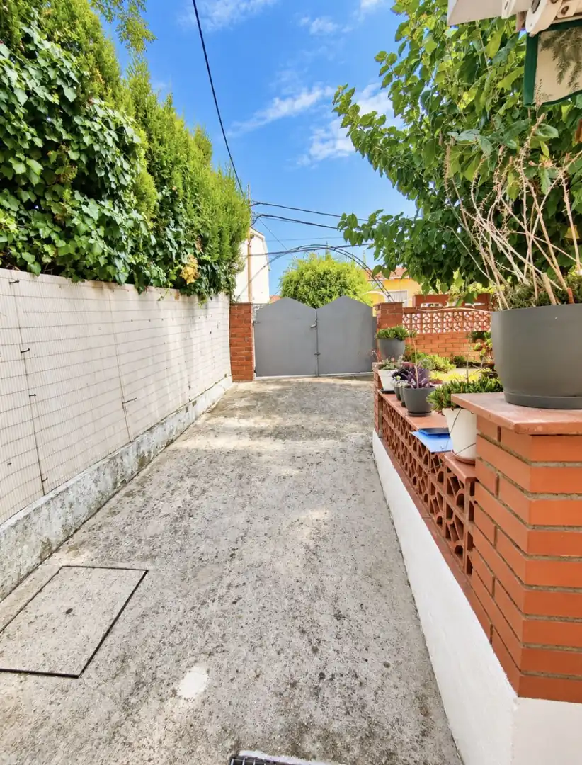Vista exterior de Casa o xalet en venda en Esparreguera amb Calefacció, Terrassa i Traster