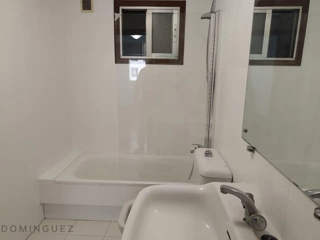 Baño de Piso de alquiler en Vigo  con Calefacción, Terraza y Trastero