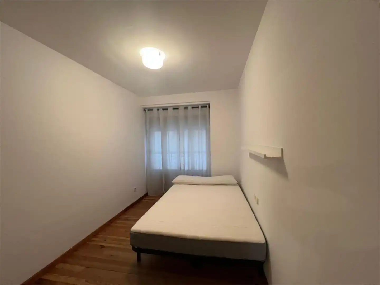 Schlafzimmer von Wohnung zur Miete in  Valencia Capital mit Klimaanlage und Balkon