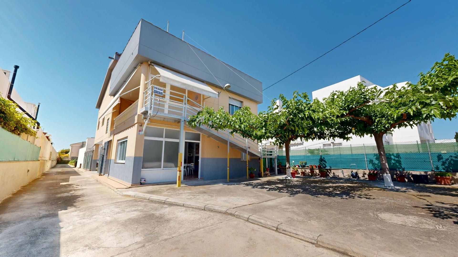 Vista exterior de Casa o xalet en venda en Almazora / Almassora amb Aire condicionat, Calefacció i Jardí privat
