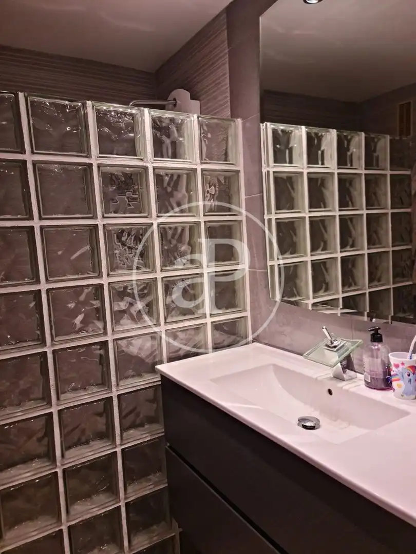 Badezimmer von Wohnung zur Miete in Valencia mit Klimaanlage, Heizung und Privatgarten