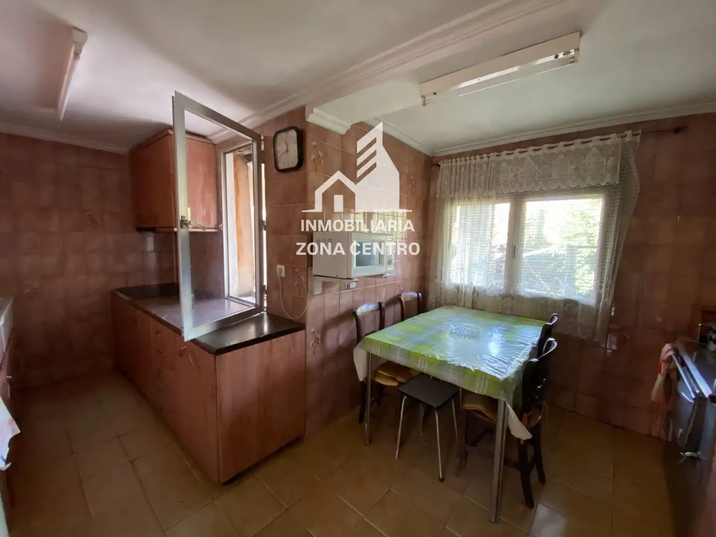 Vista exterior de Casa adosada en venta en Baltanás con Calefacción, Jardín privado y Amueblado