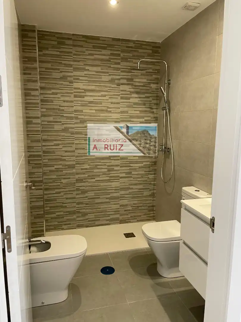 Bany de Àtic en venda en Priego de Córdoba amb Aire condicionat, Parquet i Terrassa