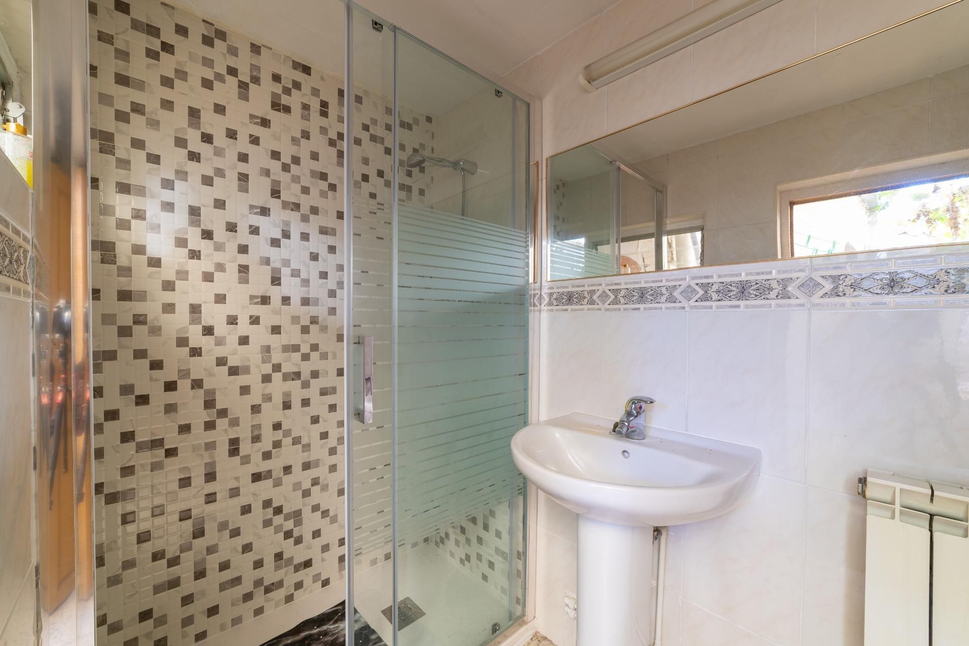 Bathroom of House or chalet for sale in Zamora Capital   with Heating and Storage room