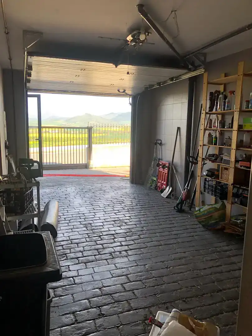 Parkplatz von Wohnung zur Miete in Orkoien mit Klimaanlage, Privatgarten und Parkett