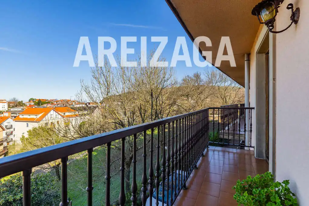Terrassa de Casa o xalet en venda en Donostia - San Sebastián  amb Calefacció, Jardí privat i Terrassa