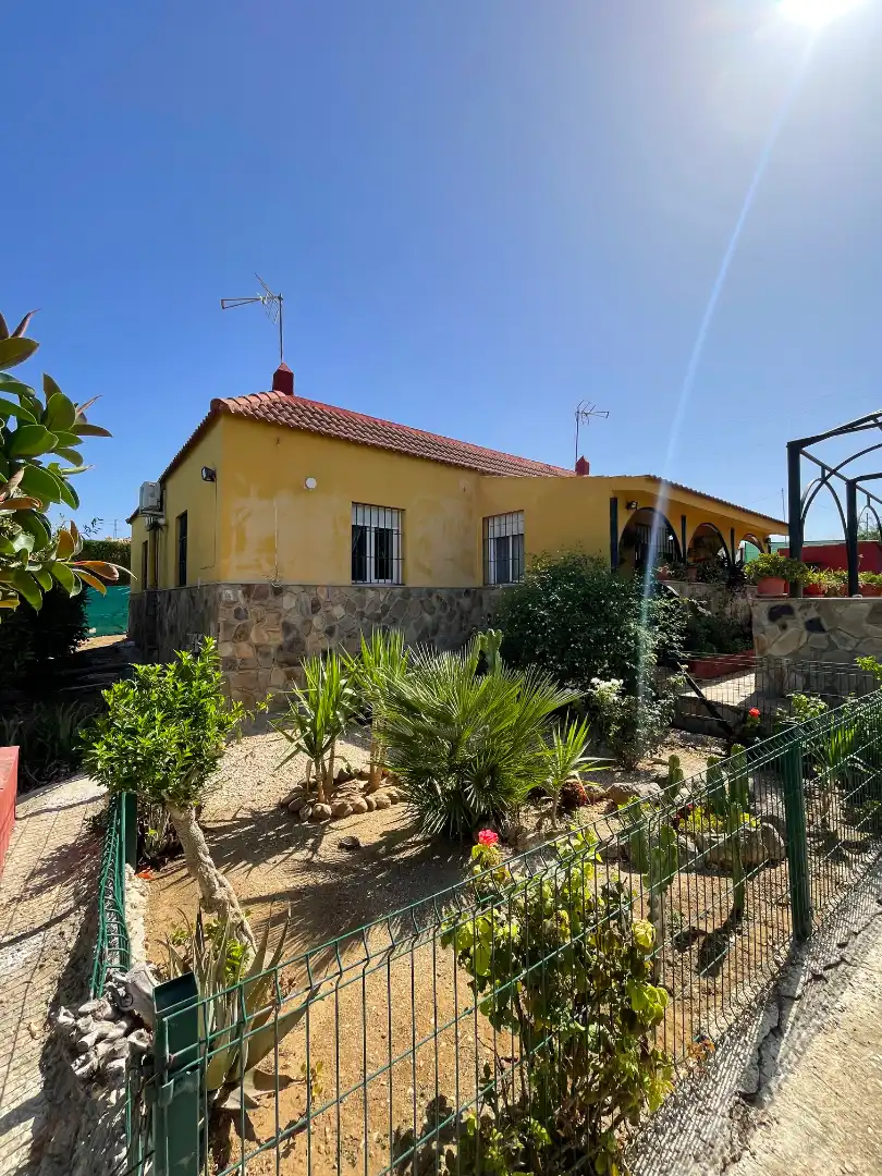 Country homes for sale in Cantillana