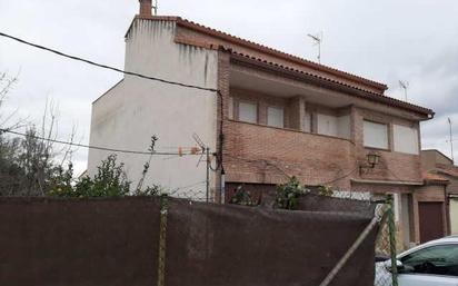 Exterior view of Single-family semi-detached for sale in Cadalso de los Vidrios