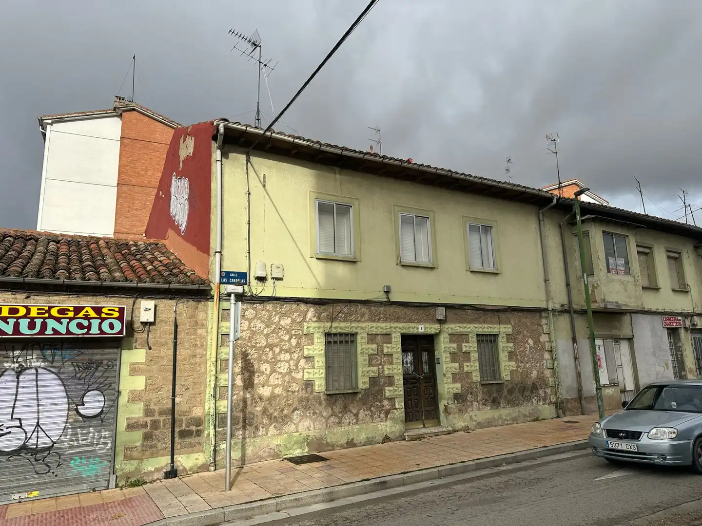 Vista exterior de Casa o chalet en venta en Burgos Capital
