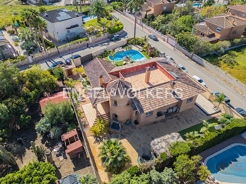 Exterior view of Houses for sale in San Vicente del Raspeig / Sant Vicent del Raspeig  with Air Conditioner, Heating and Private garden