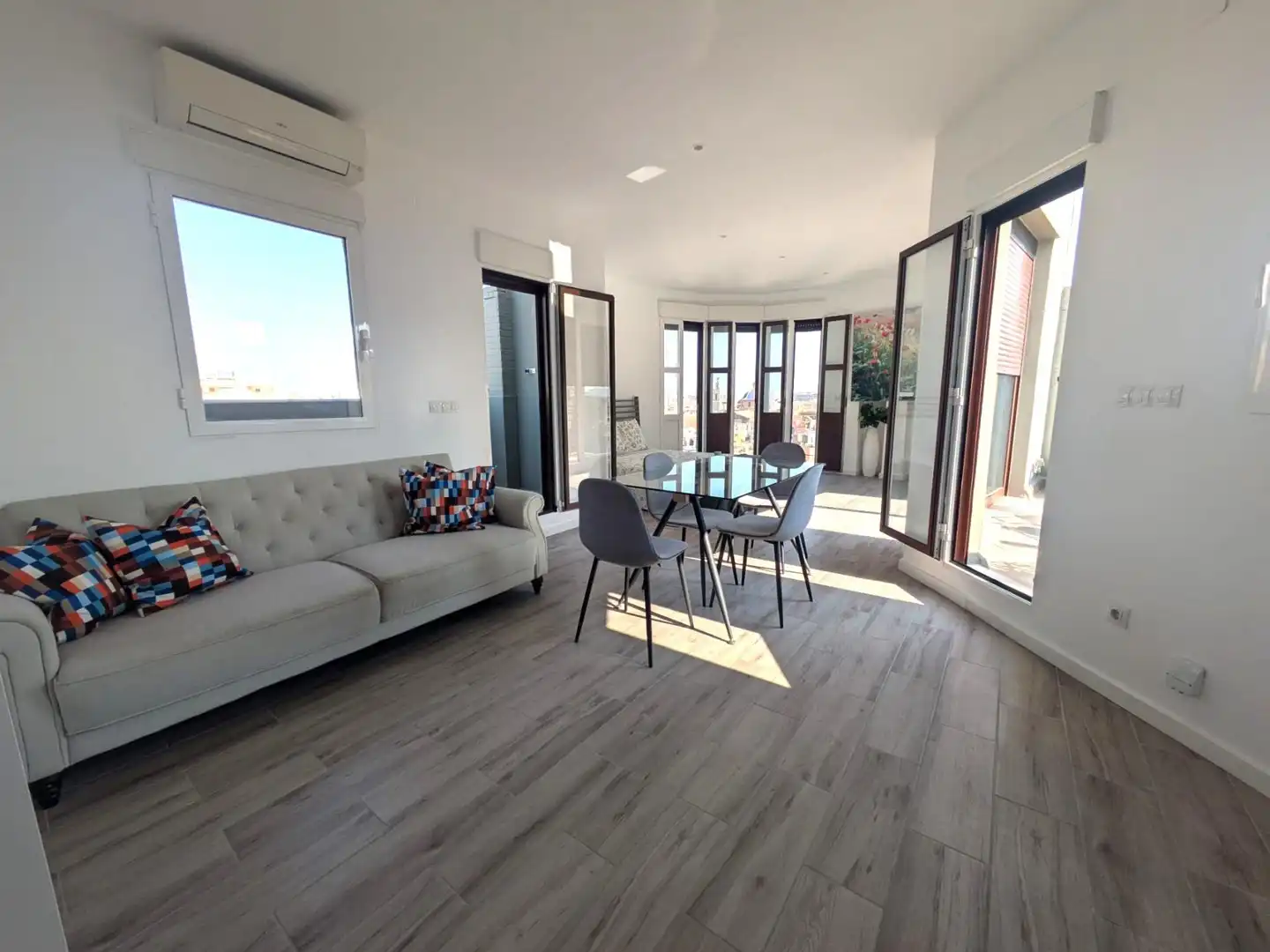 Penthouse with terrace to rent in Avenida de María Cristina, imagen 14
