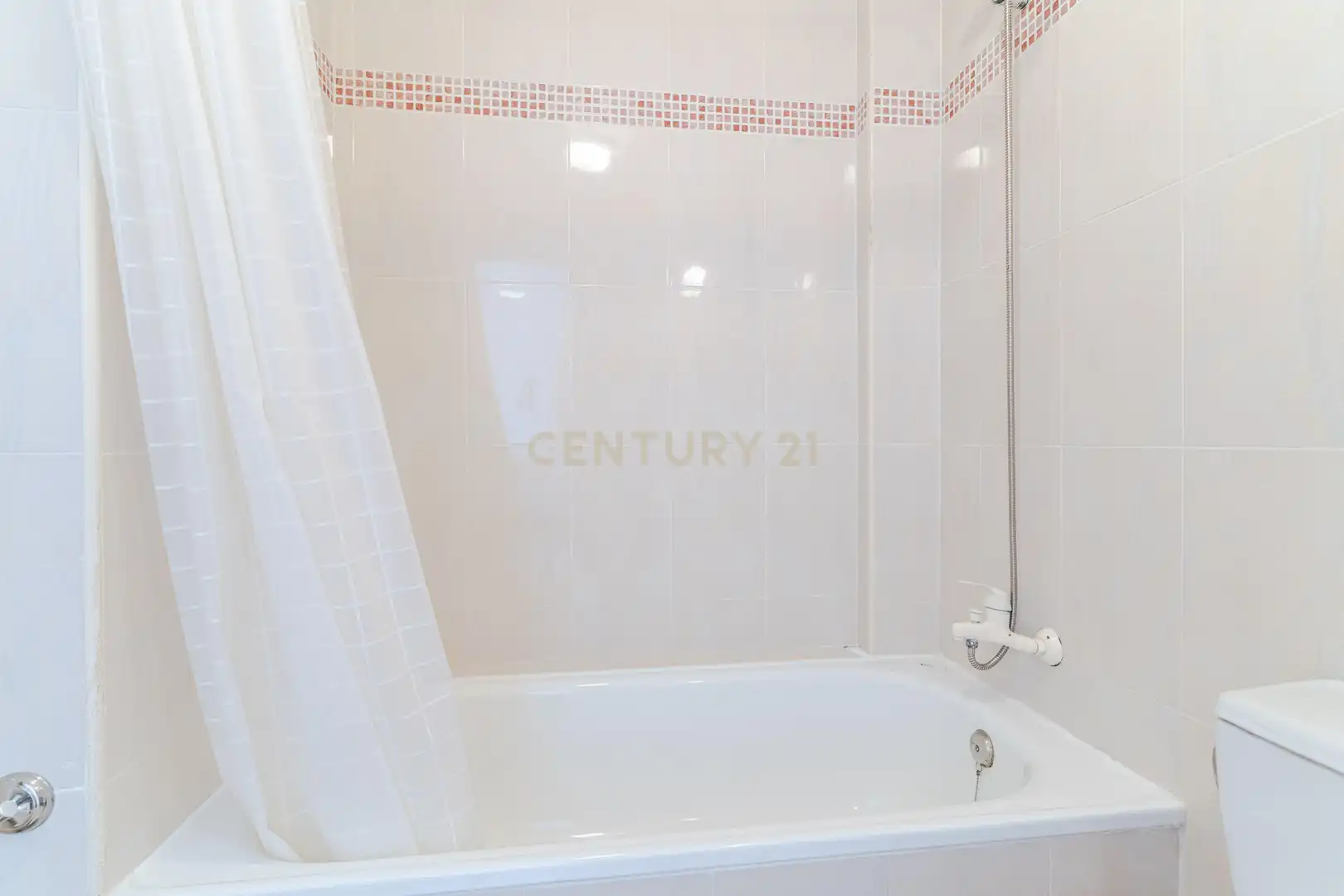 Bany de Apartament en venda en Vélez de Benaudalla amb Aire condicionat i Piscina comunitària