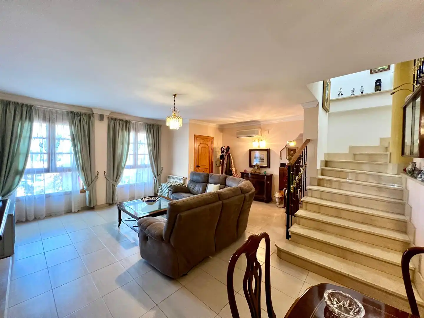 Sala d'estar de Casa adosada en venda en  Palma de Mallorca amb Aire condicionat, Calefacció i Jardí privat