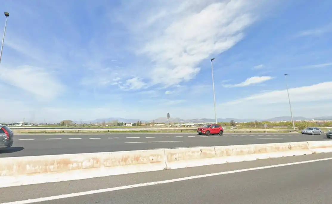 Vista exterior de Nau industrial en venda en Granada amb Calefacció