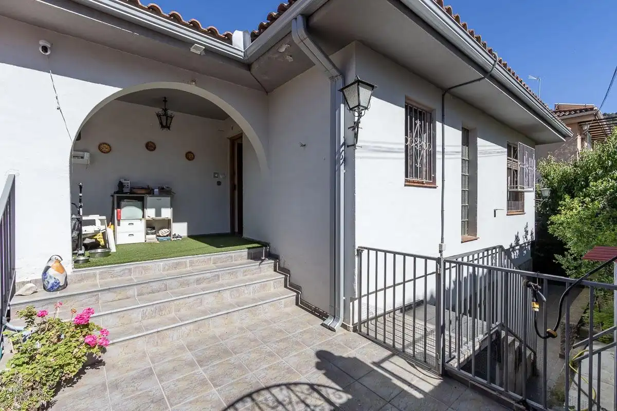 Casa o xalet en venda en Pinos Genil amb Aire condicionat, Jardí privat i Terrassa
