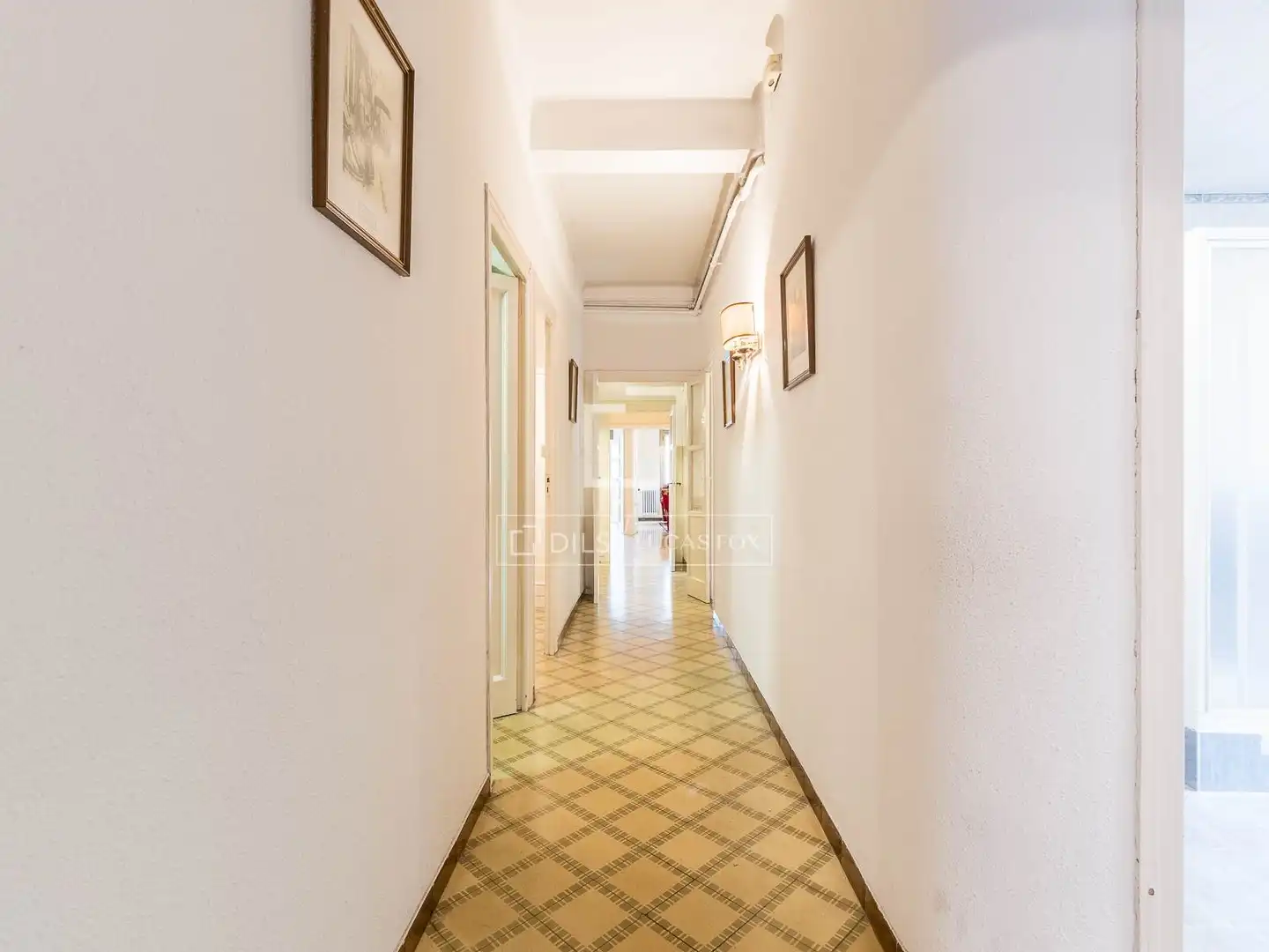 Wohnung zum Verkauf in Barcelona mit Klimaanlage, Privatgarten und Terrasse