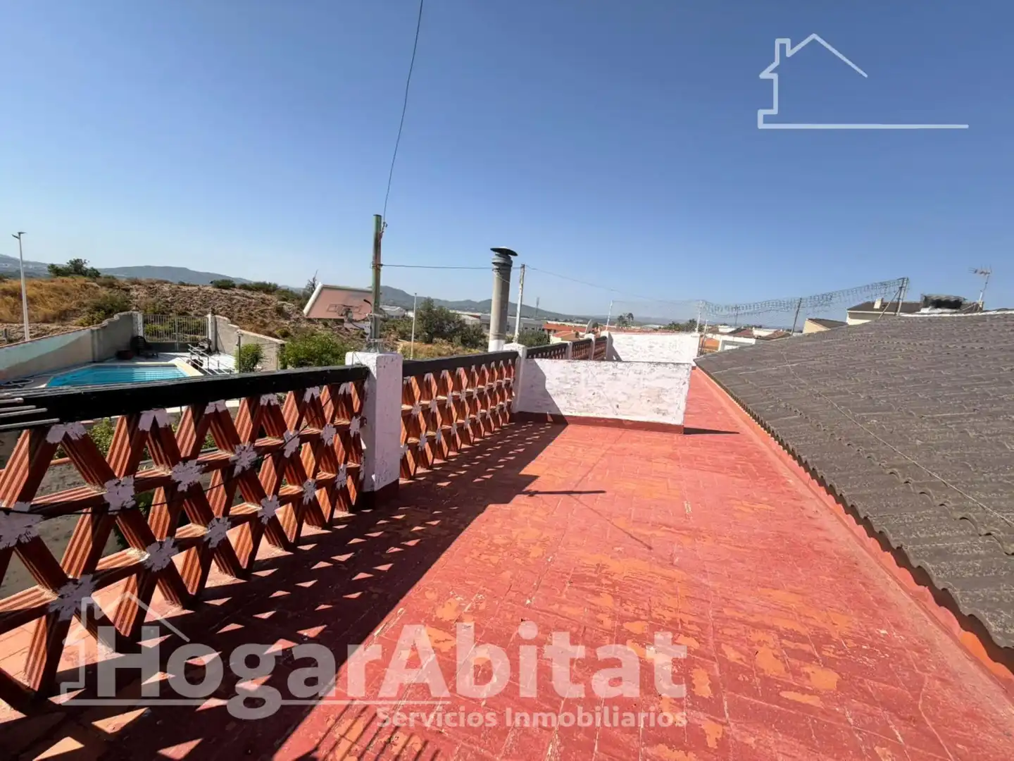 Vista exterior de Casa o xalet en venda en Benaguasil amb Aire condicionat, Jardí privat i Terrassa