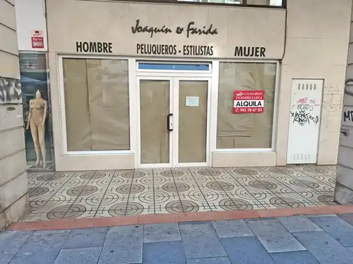 Local comercial en alquiler en Plaza de la Constitución 7