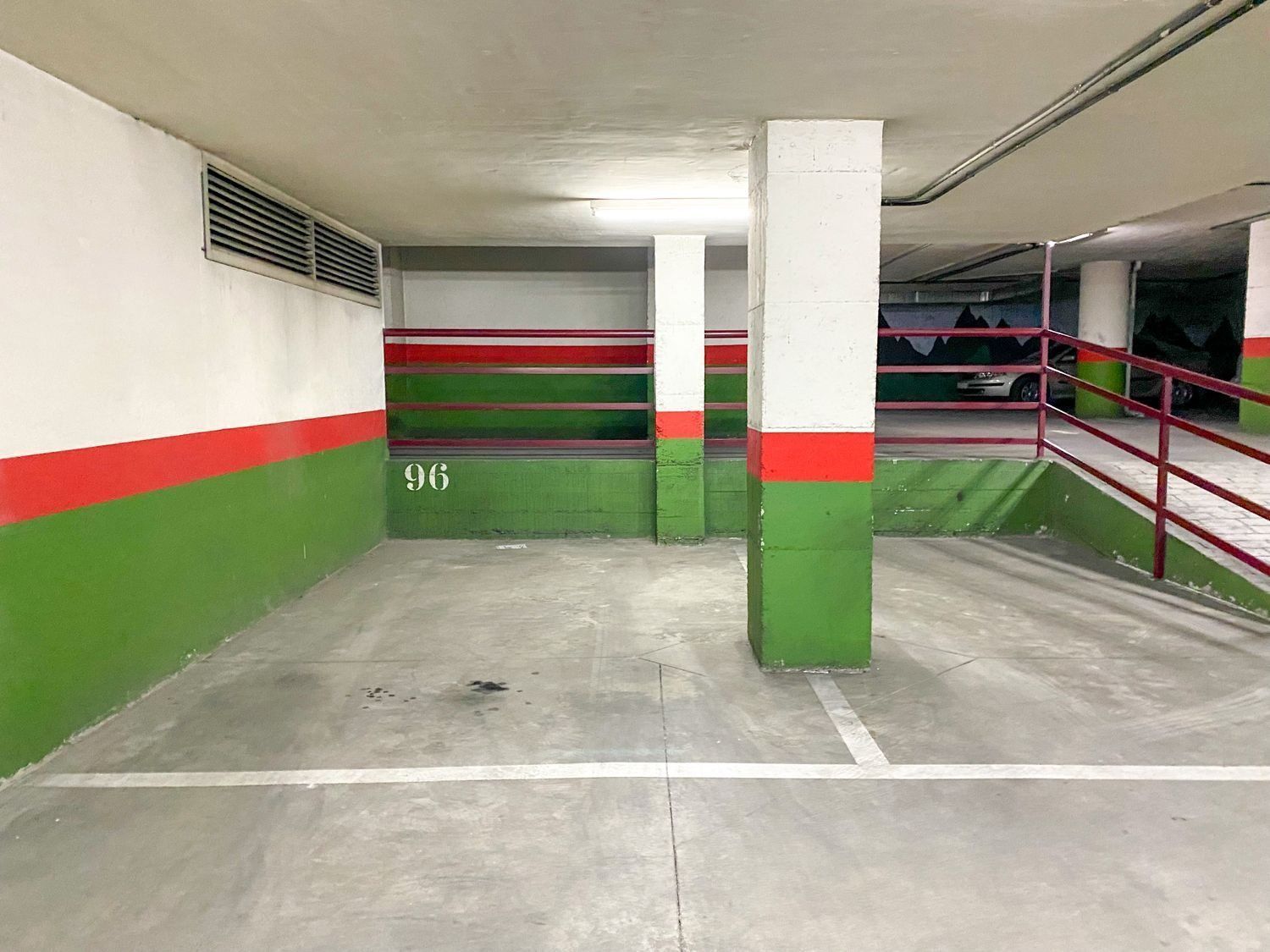 Garaje de alquiler en Calle de la Infanta Mercedes, Madrid, 109, Castillejos - Cuzco