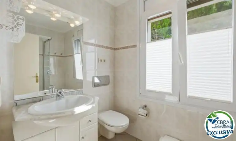 Badezimmer von Country house zum Verkauf in Roses mit Heizung, Privatgarten und Terrasse