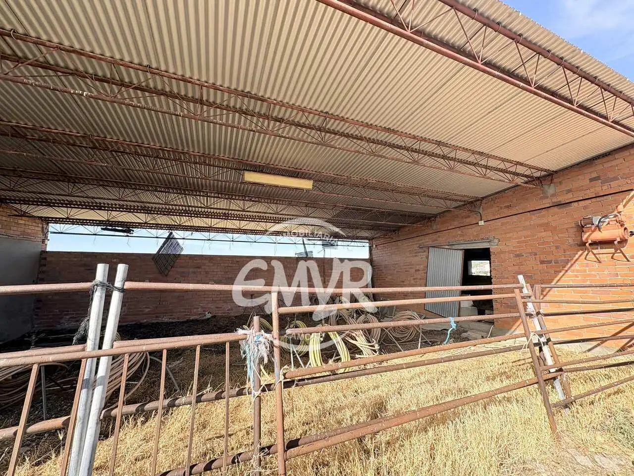Außenansicht von Fabrikhallen zur Miete in Morales de Valverde, Zamora